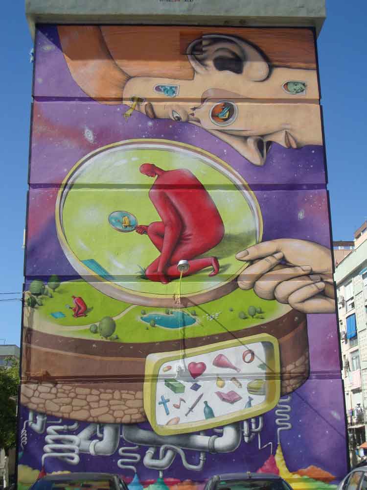 “Magnifying Glass Man” in Seville, Spain, was created by AEC and Waone for Art for All in 2010.