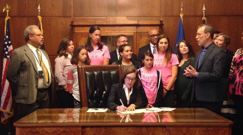 Kate Brown signs bill of rights for children of imprisoned parents